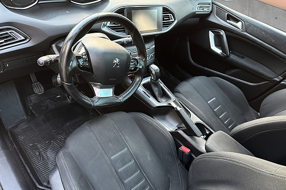 Peugeot 308 SW 13 of 22