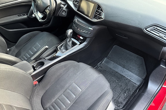 Peugeot 308 SW 14 of 22