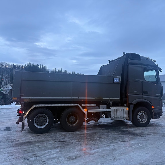 Mercedes-Benz Arocs 6x4 brøyterigget kombibil, laxolås, sidetipp og underskjær 10 of 30