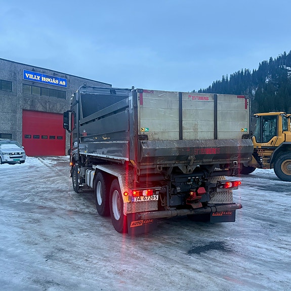 Mercedes-Benz Arocs 6x4 brøyterigget kombibil, laxolås, sidetipp og underskjær 6 of 30