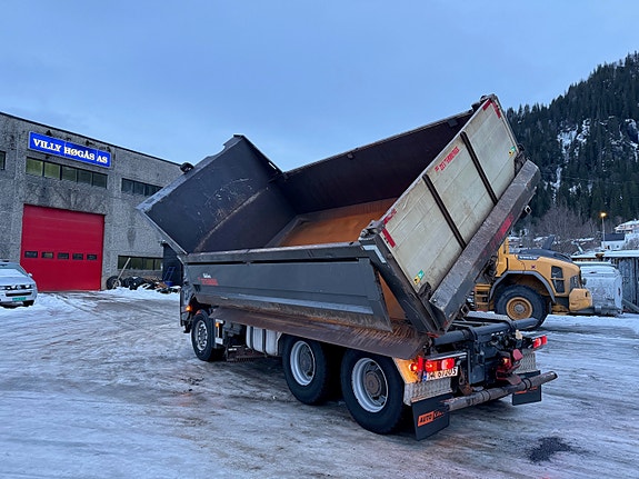 Mercedes-Benz Arocs 6x4 brøyterigget kombibil, laxolås, sidetipp og underskjær 23 of 30