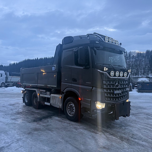Mercedes-Benz Arocs 6x4 brøyterigget kombibil, laxolås, sidetipp og underskjær 12 of 30