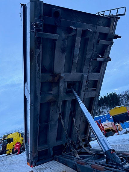 Mercedes-Benz Arocs 6x4 brøyterigget kombibil, laxolås, sidetipp og underskjær 18 of 30