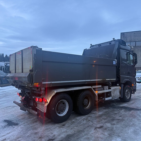 Mercedes-Benz Arocs 6x4 brøyterigget kombibil, laxolås, sidetipp og underskjær 9 of 30