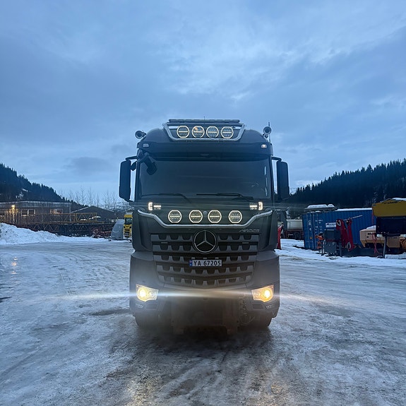 Mercedes-Benz Arocs 6x4 brøyterigget kombibil, laxolås, sidetipp og underskjær 13 of 30