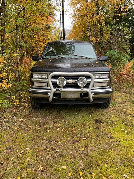 Chevrolet Suburban 2 of 5