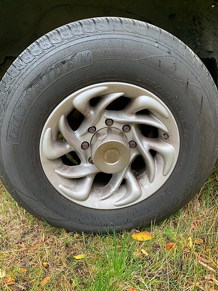 Chevrolet Suburban 4 of 5