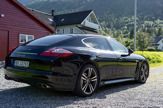 Porsche Panamera 4 of 5