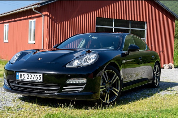 Porsche Panamera 3 of 5