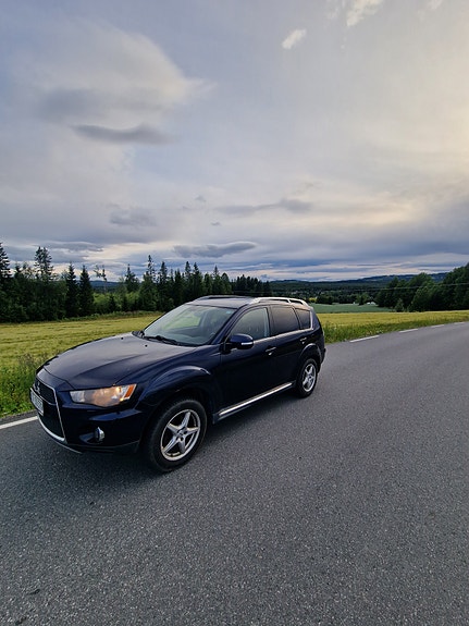 Mitsubishi Outlander 2 of 5
