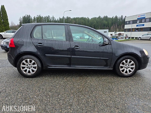 Volkswagen golf 4 of 5
