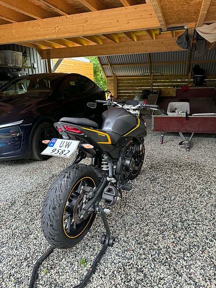 VOGE 525R 12 of 16