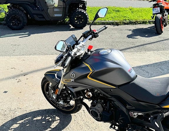 VOGE 525R 5 of 16