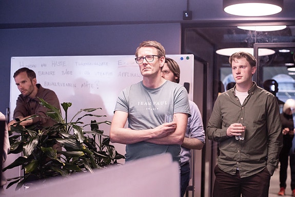 Konsentrert lyttende