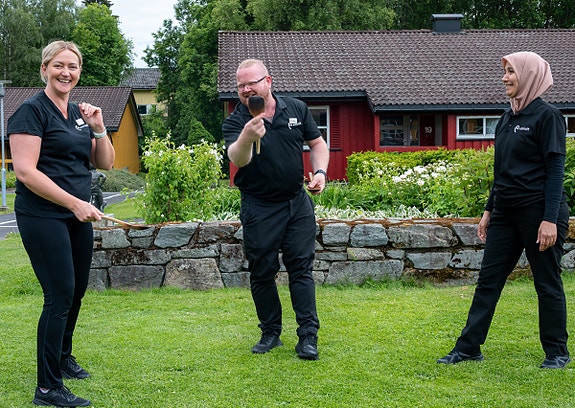 Vi trives sammen, og hjelper hverandre i hverdagen.   Vil du bli en del av team Eikholt?