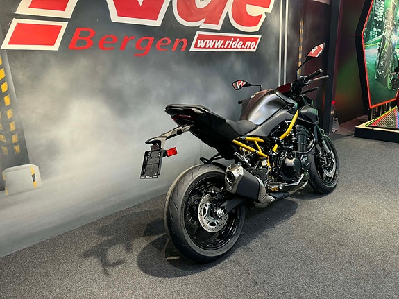 Kawasaki Z 900 5 of 13