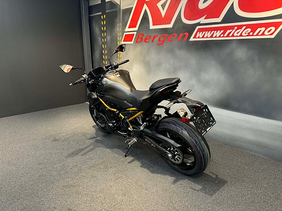Kawasaki Z 900 9 of 13