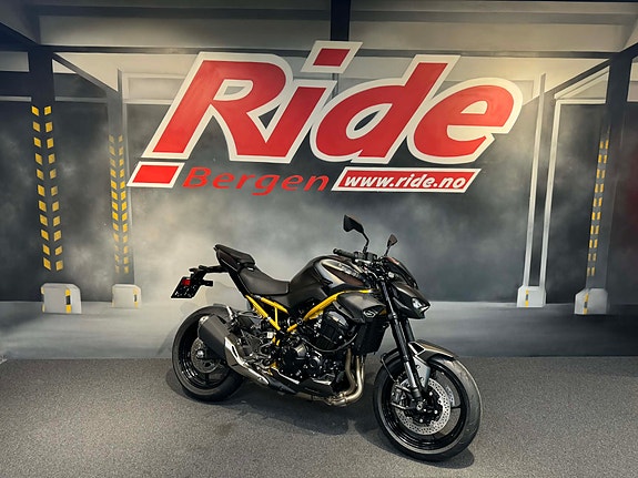 Kawasaki Z 900 2 of 13