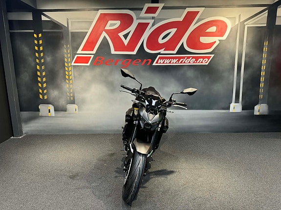 Kawasaki Z 900 6 of 13