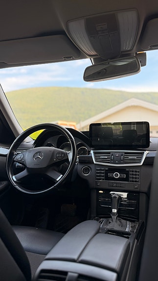 Mercedes-Benz E220 5 of 5