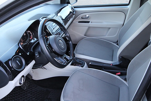 Volkswagen UP! 9 of 21