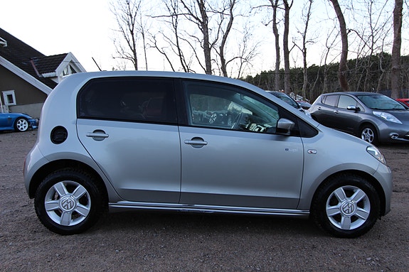 Volkswagen UP! 4 of 21
