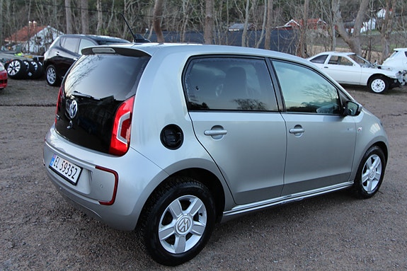 Volkswagen UP! 3 of 21