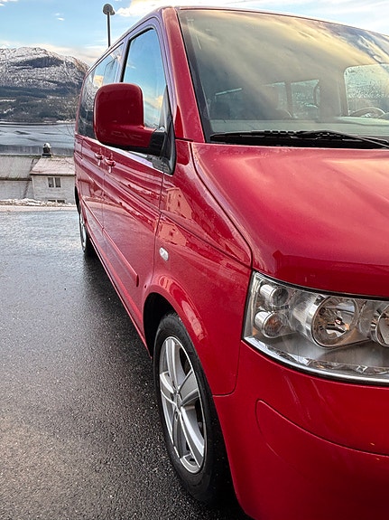Volkswagen Multivan 8 of 30