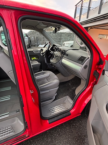 Volkswagen Multivan 16 of 30