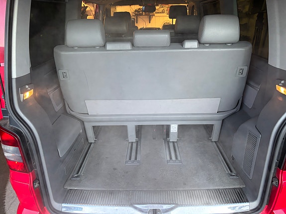 Volkswagen Multivan 27 of 30