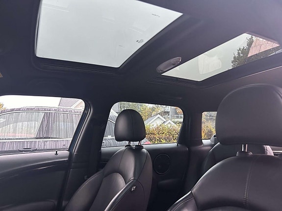 MINI Cooper S 7 of 30