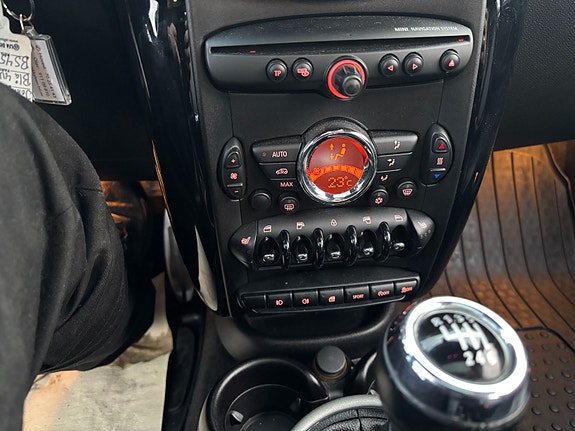 MINI Cooper S 25 of 30