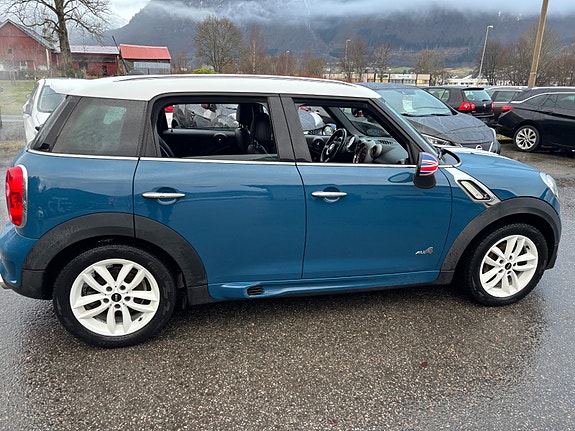 MINI Cooper S 4 of 5