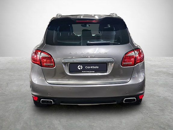 Porsche Cayenne 4 of 5