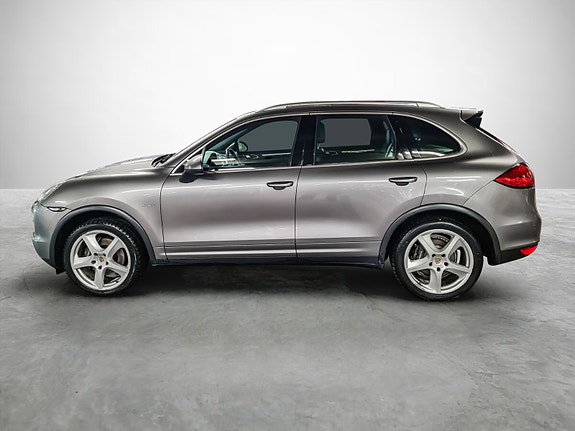 Porsche Cayenne 2 of 5
