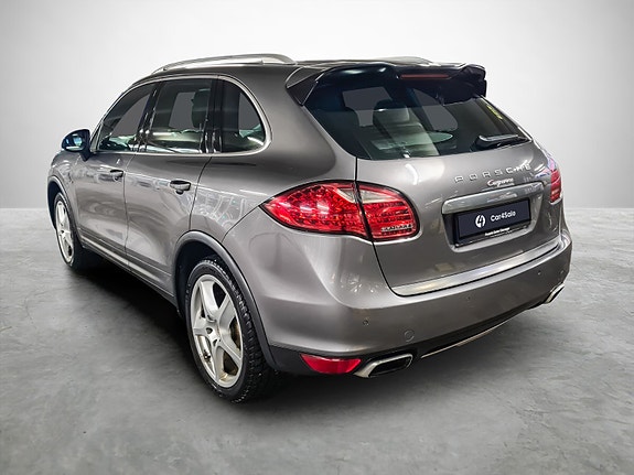 Porsche Cayenne 3 of 5