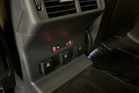 Land Rover Range Rover Velar 28 of 30