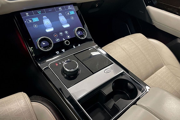Land Rover Range Rover Velar 23 of 30