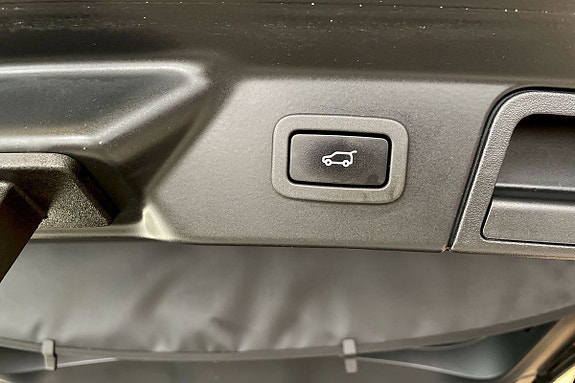 Land Rover Range Rover Velar 30 of 30
