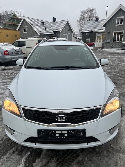 Kia Ceed 2 of 5