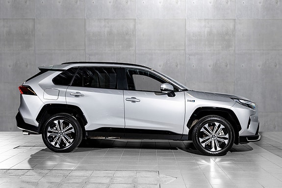 Toyota RAV4 Plug-in Hybrid 6 of 24