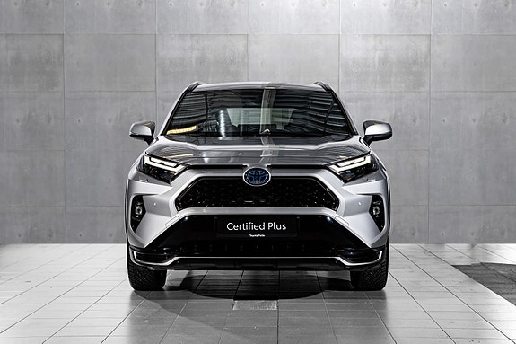 Toyota RAV4 Plug-in Hybrid 8 of 24