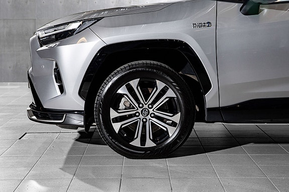 Toyota RAV4 Plug-in Hybrid 9 of 24