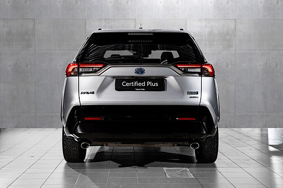 Toyota RAV4 Plug-in Hybrid 4 of 24