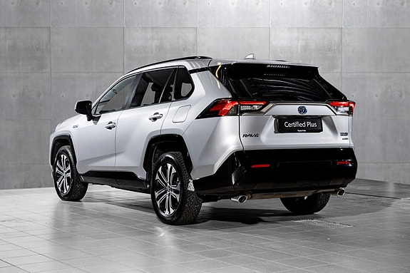 Toyota RAV4 Plug-in Hybrid 3 of 24