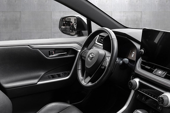 Toyota RAV4 Plug-in Hybrid 24 of 24