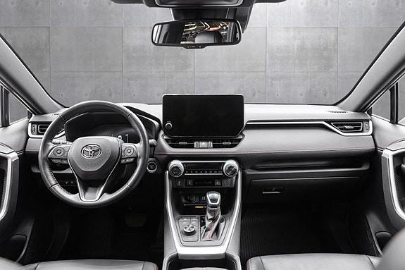 Toyota RAV4 Plug-in Hybrid 12 of 24