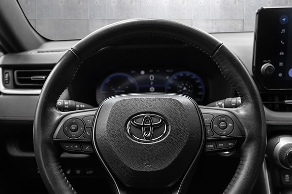 Toyota RAV4 Plug-in Hybrid 13 of 24