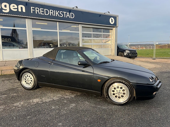 Alfa Romeo Spider 2 of 5