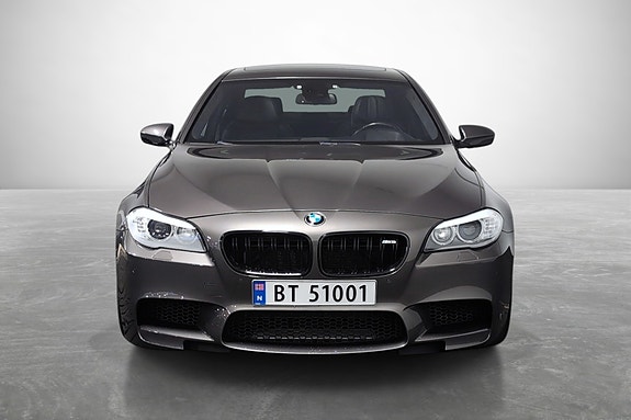 BMW M5 3 of 5
